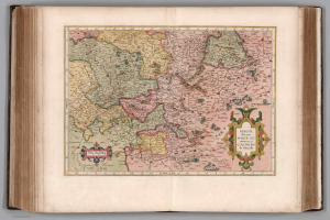 Ein offenes Buch, das eine detaillierte Karte von Deutschland mit ihren verschiedenen Regionen zeigt, begleitet von beschreibendem Text.