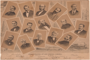 Ein altes Foto einer vielseitigen Gruppe von Männern in Anzügen und Krawatten, mit der Aufschrift "Millionäre der Vereinigten Staaten" in fetter schwarzer Schrift unten auf einem hellblauen Hintergrund.