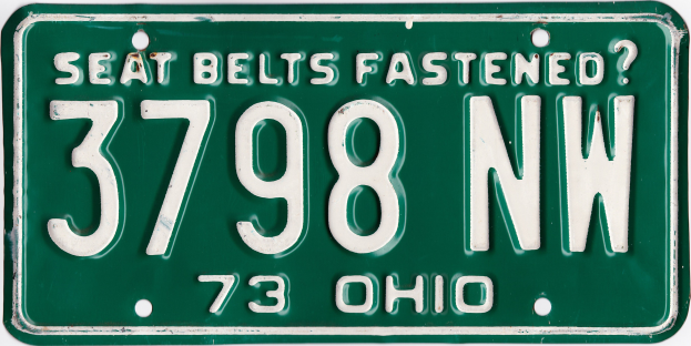 Grüner Ohio-Kennzeichen mit "Sicherheitsgürtel angelegt?"-Text auf weißem Hintergrund.
