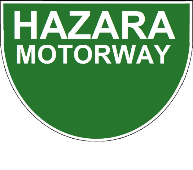 Grüne Gefahrenstraße-Schilder mit weißer 'Gefahrenstraße' Beschriftung, gelbem Hintergrund, weißer Umrandung und einem schwarzen umrandeten gelben Kreis.