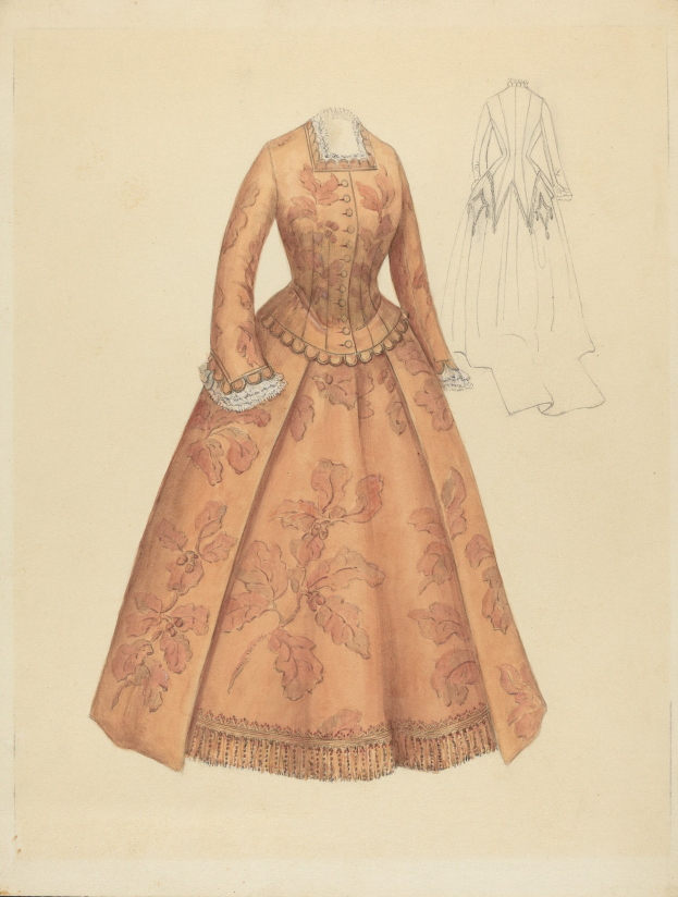 Eine Zeichnung eines 18. Jahrhundert-Kostümdesigns mit einem langen Kleid mit hohem Kragen, floral gemustertem Oberteil in Rosa, Lila und Blau und einem Spitzenbesatz an der Schleppe.