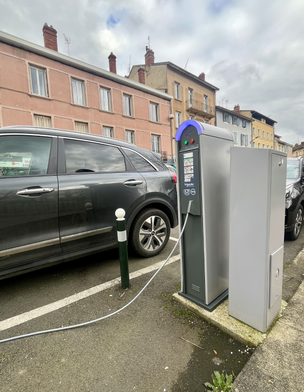 POL-SO: Ladesäule Beschädigt