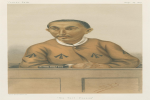 Ein Mann in einem weißen Hemd und dunklen Hosen sitzt an einem Tisch mit gefalteten Händen und sieht ernst aus, mit dem Text "Die Rasenbetrüger" unten.