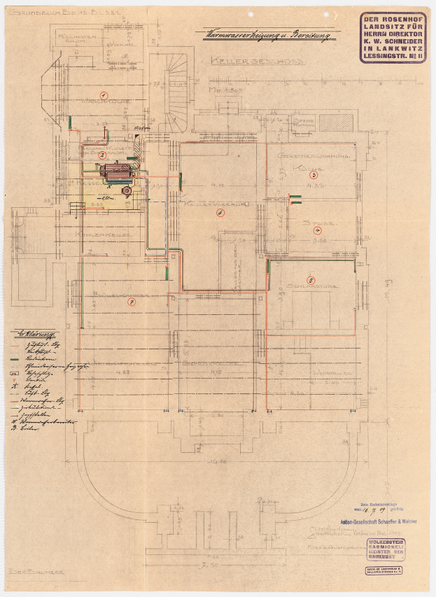 Ein detaillierter Architekturplan des Rosenhof-Krankenhauses in Hamburg, Deutschland, der den Aufbau des Gebäudes mit zahlreichen Drähten und Texten zeigt, die die Zimmer, Flure und andere Merkmale beschreiben.