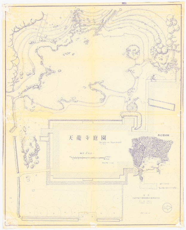 Ein detailliertes handgezeichnetes Stadtplanbild mit chinesischer Schrift, das Straßen, Gebäude und Sehenswürdigkeiten zeigt.