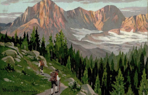 Zwei Personen mit Rucksäcken auf einem Bergweg umgeben von Bäumen, Hügeln und einem bewölkten Himmel mit Text unten.