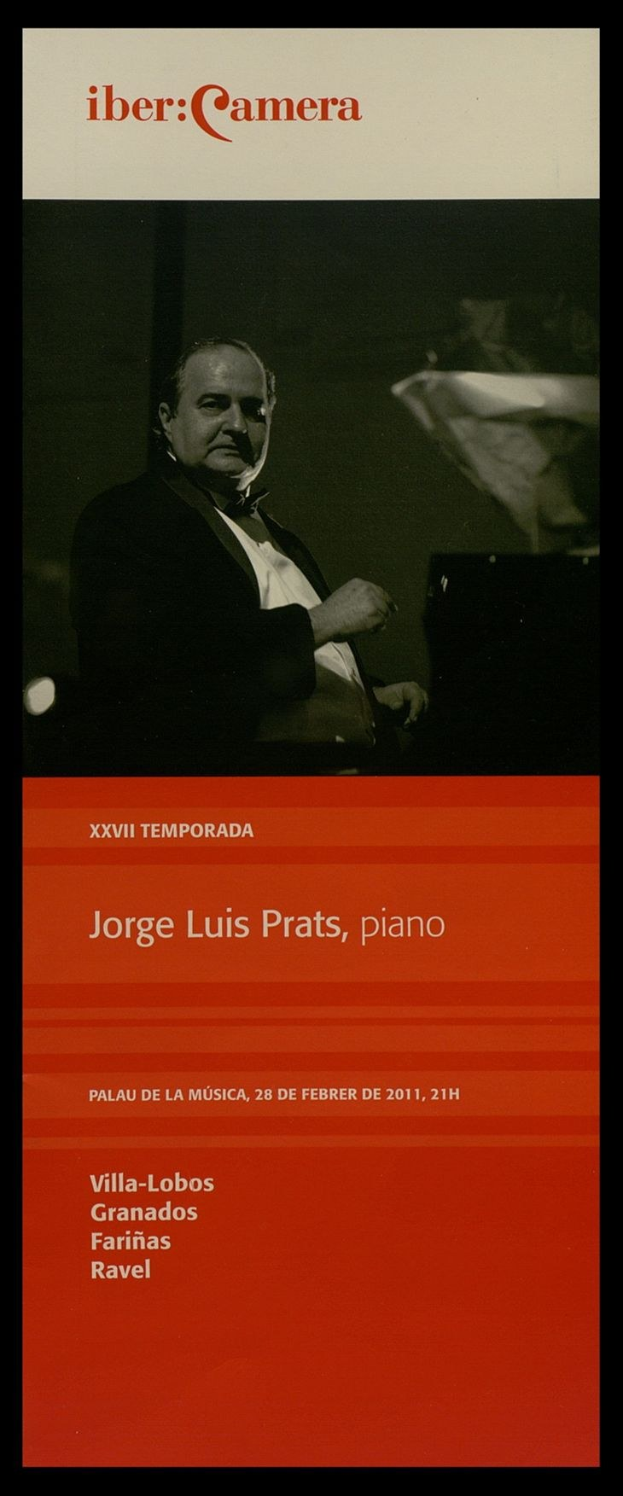 Ein Plakat von Jorge Luis Prats, einem renommierten Pianisten, der auf einem Piano in einem schwarzen Anzug und einem weißen Hemd sitzt, mit ernster und konzentrierter Miene.